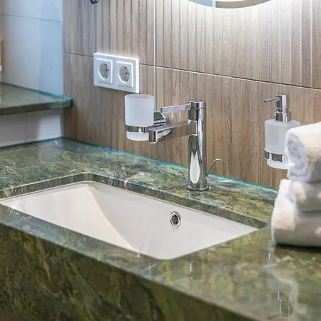 Hafendomicil Kleines Waren (Mueritz)